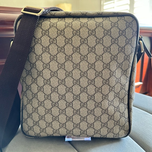 100% Authentic Gucci Front Zip Messenger Bag - Picture 3 of 10